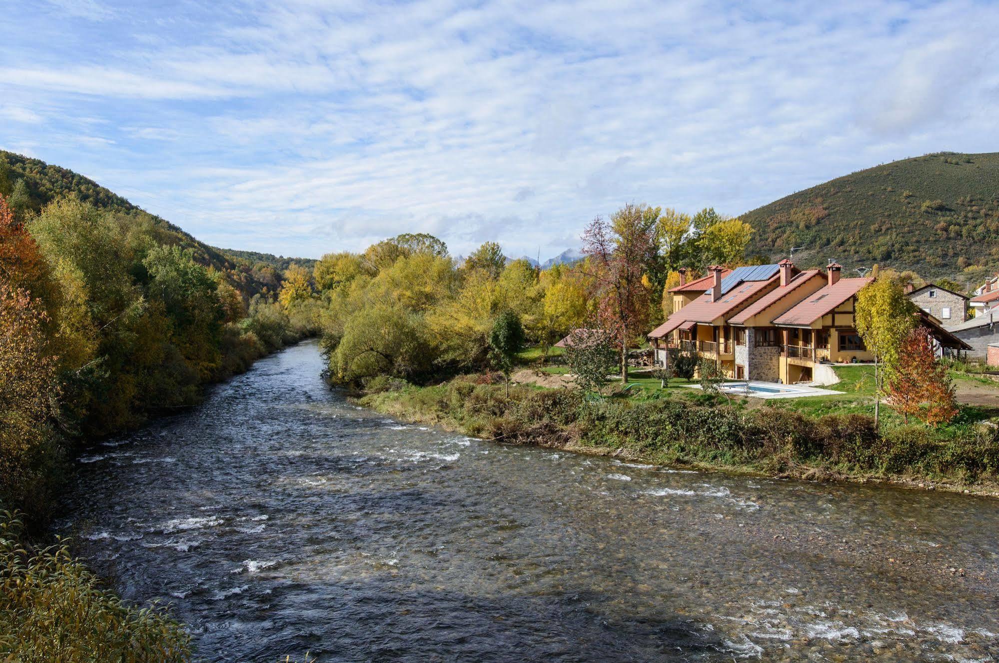 El Casar Del Puente Pension Boca de Huérgano Buitenkant foto