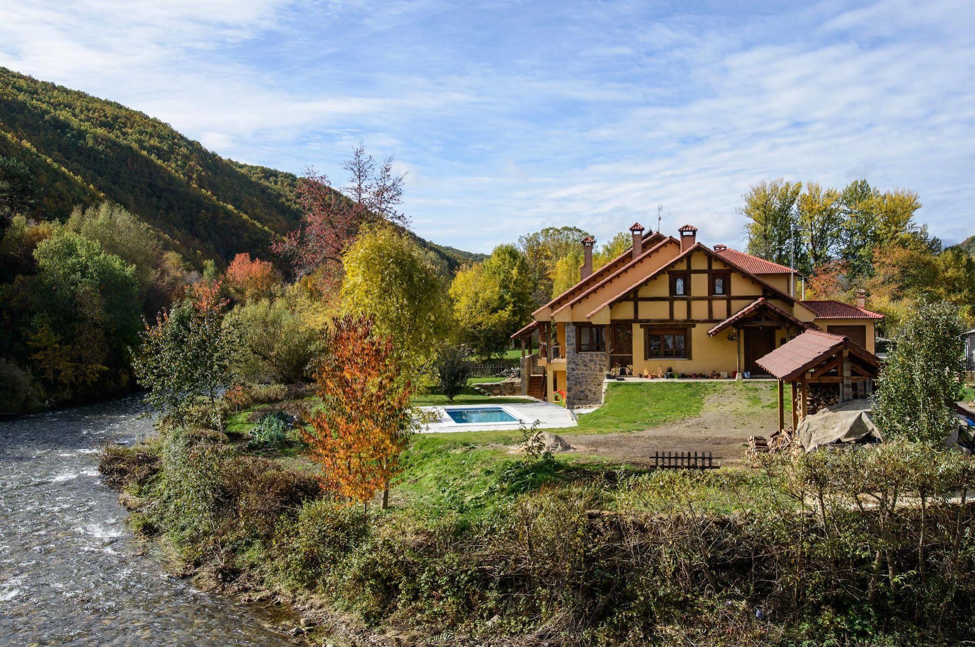 El Casar Del Puente Pension Boca de Huérgano Buitenkant foto