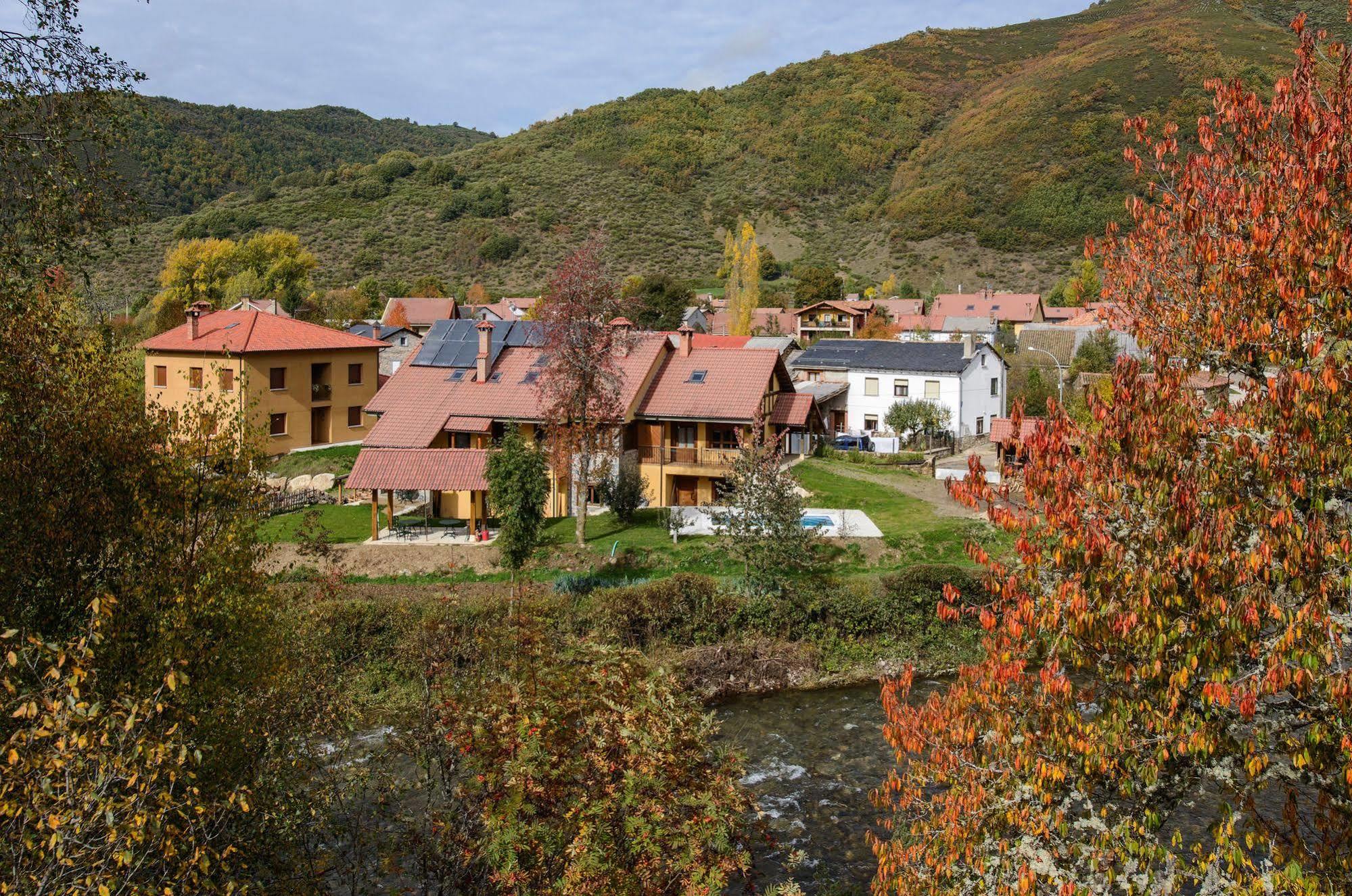 El Casar Del Puente Pension Boca de Huérgano Buitenkant foto