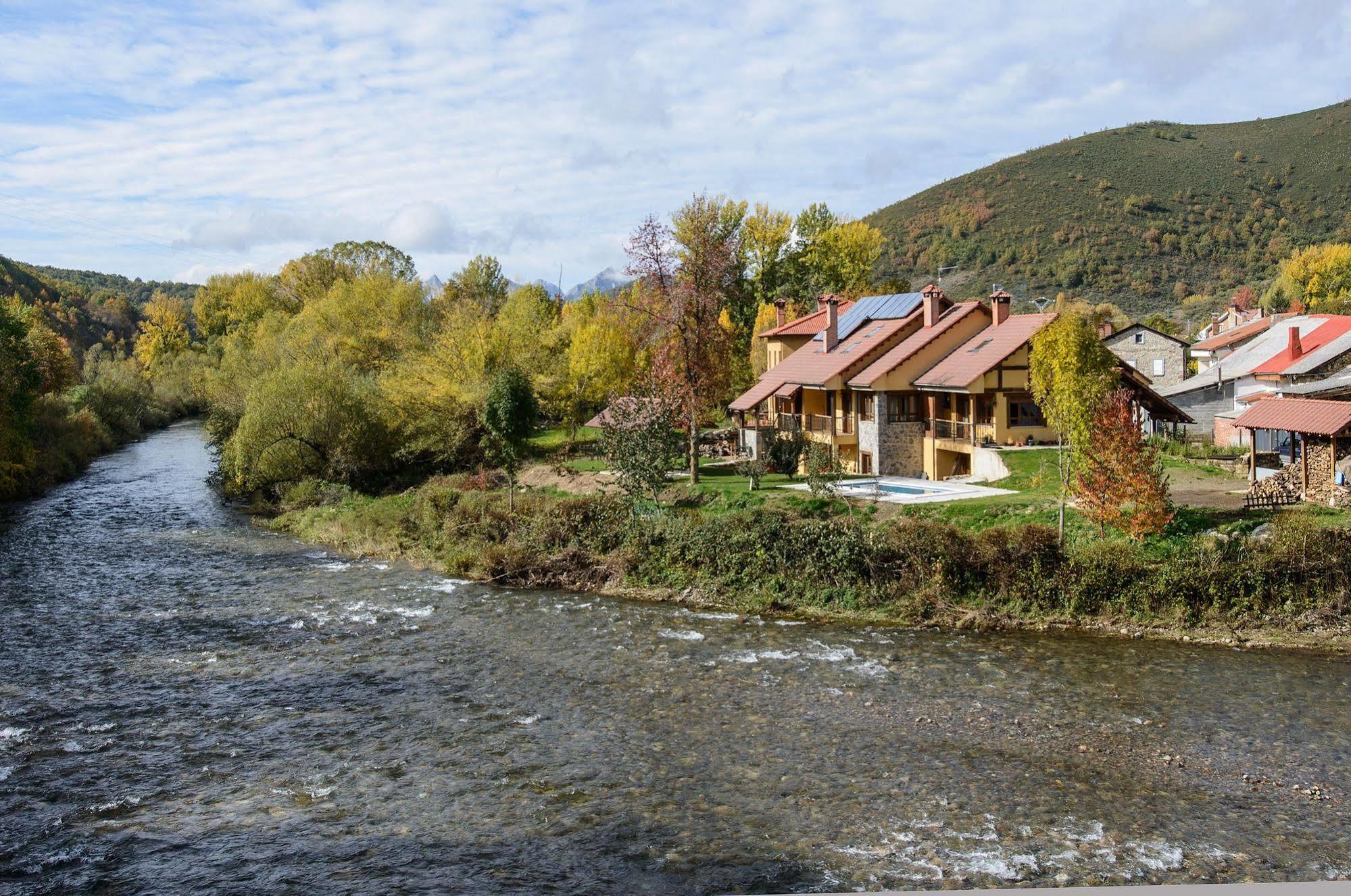 El Casar Del Puente Pension Boca de Huérgano Buitenkant foto