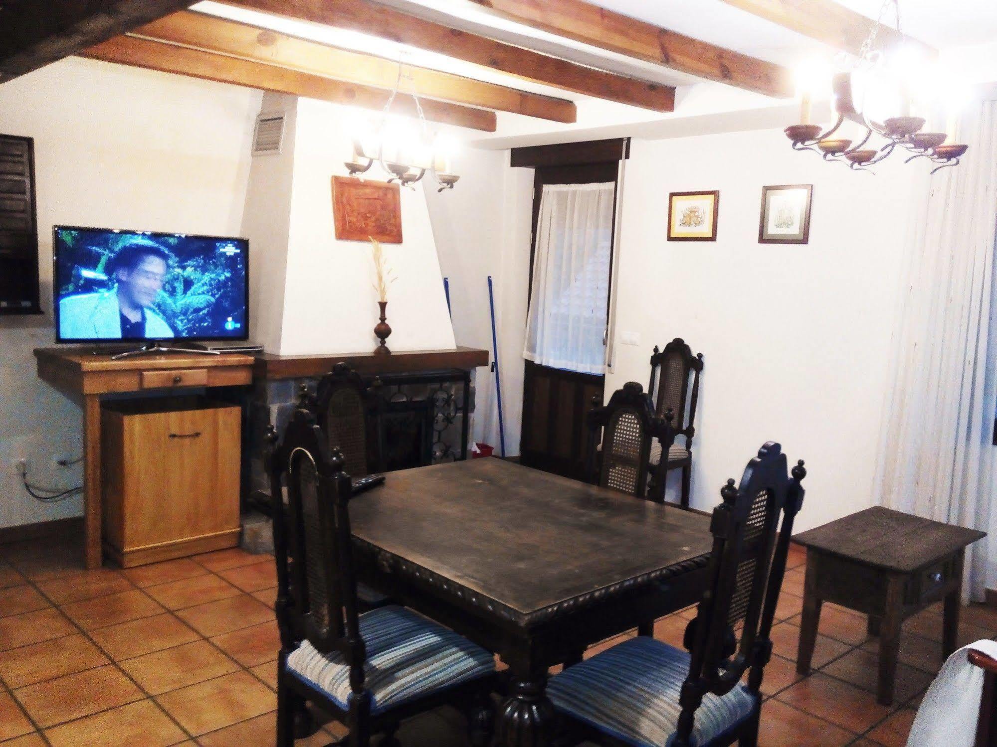 El Casar Del Puente Pension Boca de Huérgano Buitenkant foto